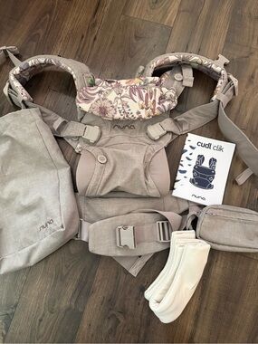 Nuna Cudl Clik Kids Carrier in Taupe with Floral Liner